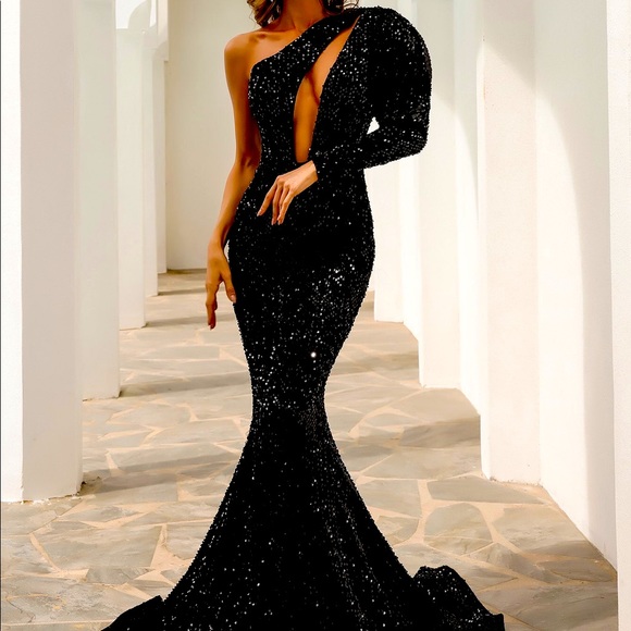 Dress - Picture 1 of 3